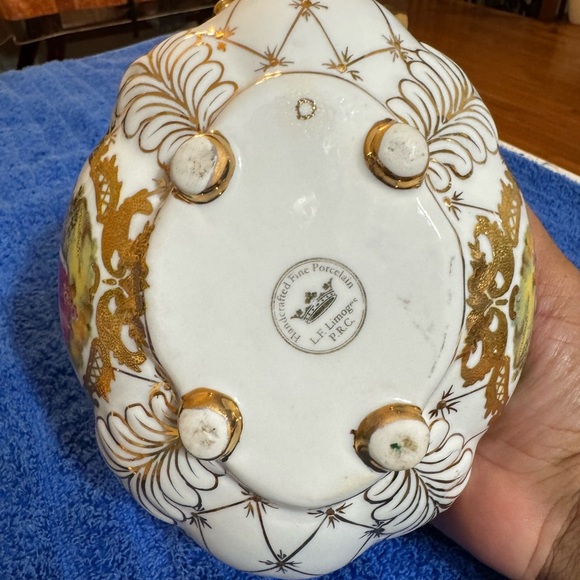 Limoges Gold and White Porcelain Tureen - Picture 6 of 16